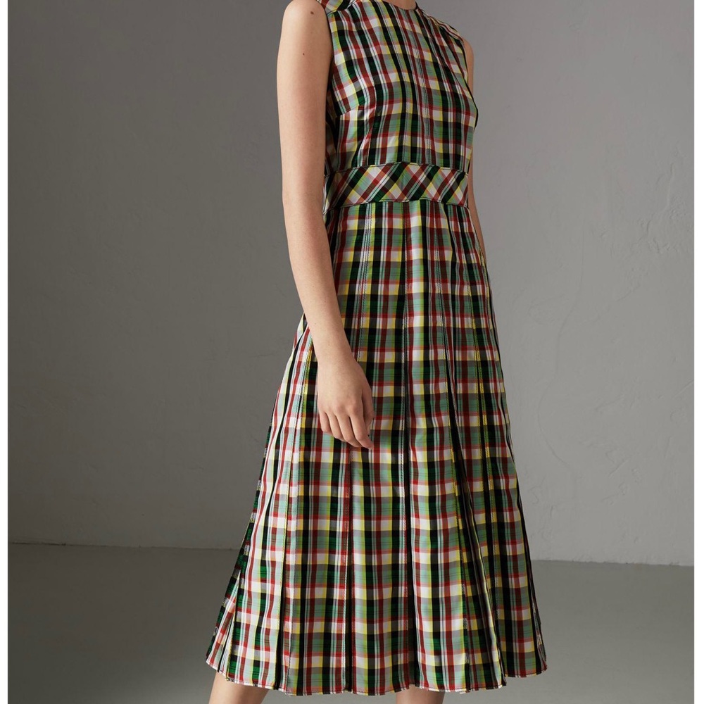 ☀️Host Pick☀️Burberry dress - Sleeveless Pleated, Georgette
